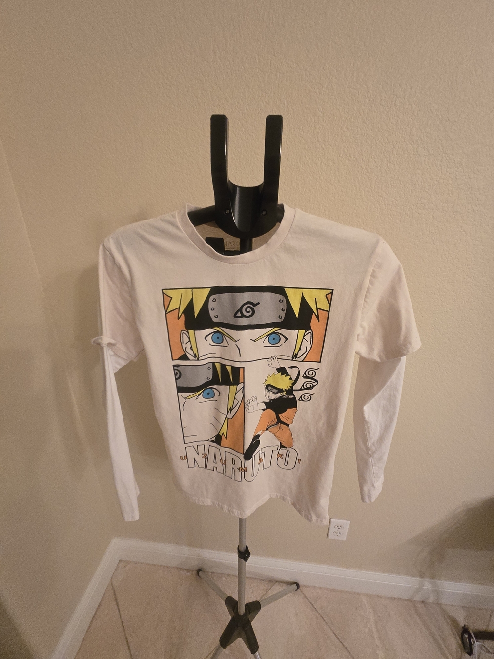 Naruto Cream and White Long-Sleeve Graphic Tee
